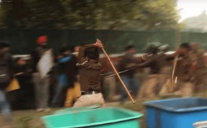 delhi-universiteli-10aralik-1