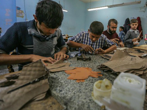 dortyuzbin-suriyeli-kacak-isci-AA