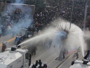 van-eylem-polis-saldirisi-AA