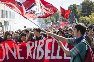 Il corteo degli studenti medi a Roma, 7 ottobre 2016. ANSA/MASSIMO PERCOSSI