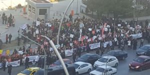 kadinlar-meclis-in-kapisina-dayandi