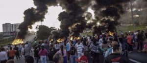 Kemer sıkma politikalarına karşı genel grev, MTST barikatları, 11 Kasım 2016, Brezilya | Foto: Ninja Media